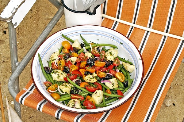 Artichoke salad with green beans and tomatoes recipe