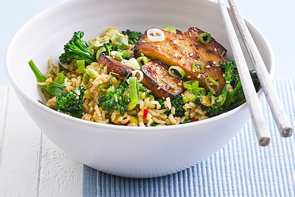 Hoisin-glazed tofu with stir-fried brown rice