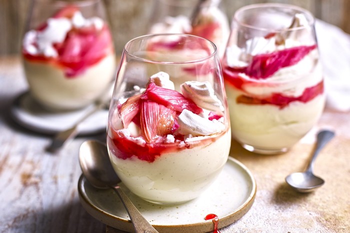 Rhubarb and custard eton mess