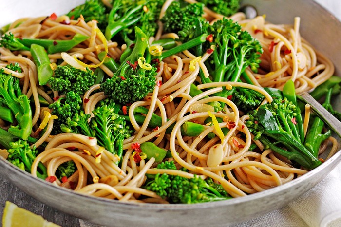 Wholewheat Spaghetti Recipe with Broccoli, Chilli and Lemon