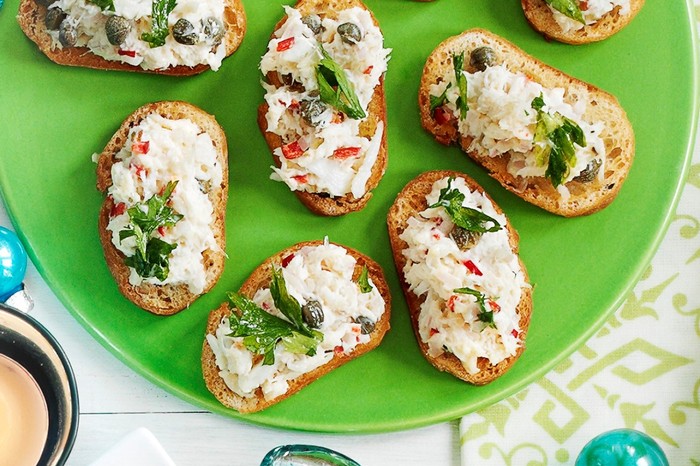 Crab crostini on a green plate