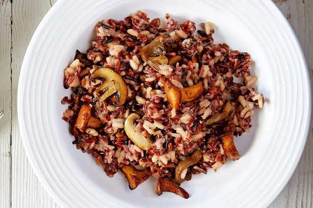 Wild rice and mushroom risotto with roast garlic Wild rice and mushroom risotto with roast garlic