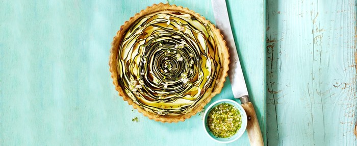 Spiral courgette tart with dill dressing