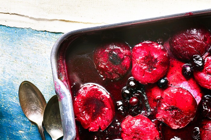 Baked Plums Recipe with Blueberries and Balsamic Vinegar Baked Plums Recipe with Blueberries and Balsamic Vinegar