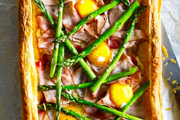 Asparagus Tart Recipe with Ham and Eggs