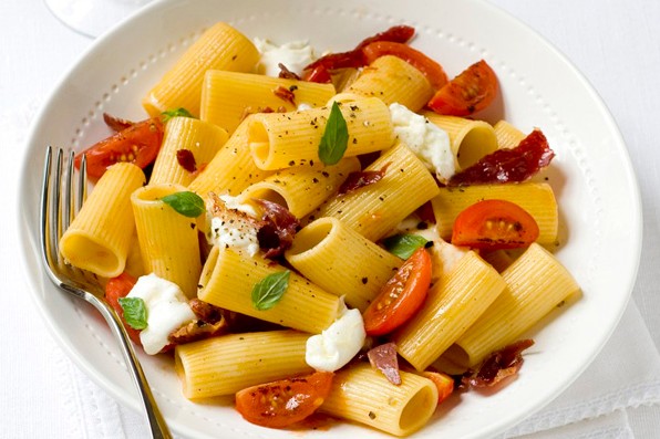 Rigatoni with Parma ham and tomatoes