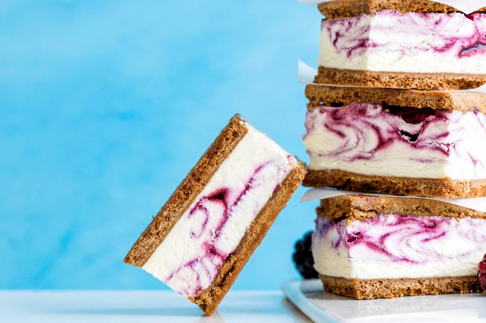 Ice cream Sandwich Recipe with Blackberry