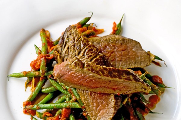 Balsamic-glazed steak with garlicky green beans