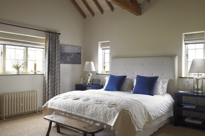 Caulston bedroom at the Three Daggers, Wiltshire Caulston bedroom at the Three Daggers, Wiltshire