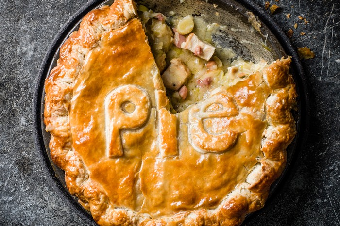 Chicken, leek, tarragon and bacon pie