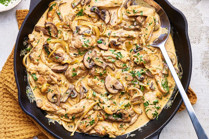 Chicken stroganoff in a skillet