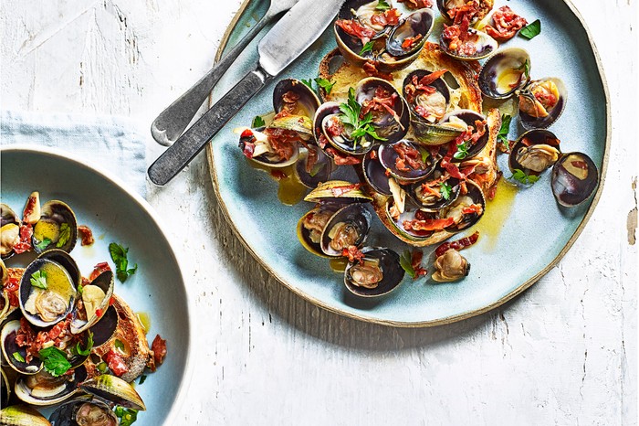 Fresh Clam Recipe with Chilli and Soughdough Toast