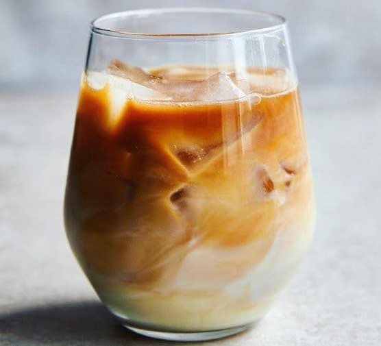 Cold brew iced latte A glass o cold brew iced latte