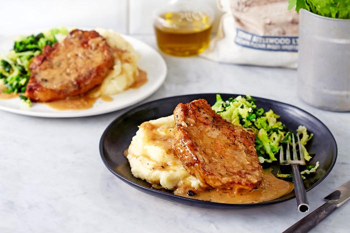 Pork chops in cider and juniper with creamy mash