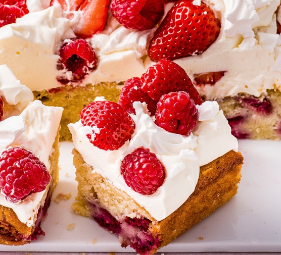 Eton Mess Tray Bake Recipe