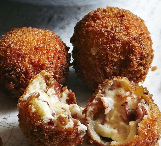 Crunchy ham croquetas