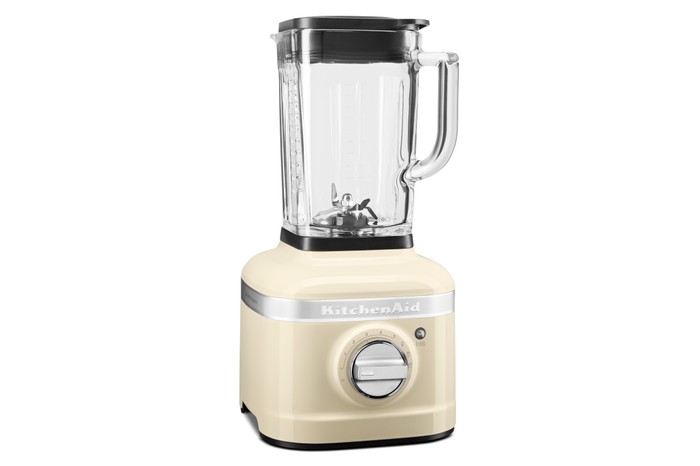 A cream and glass blender