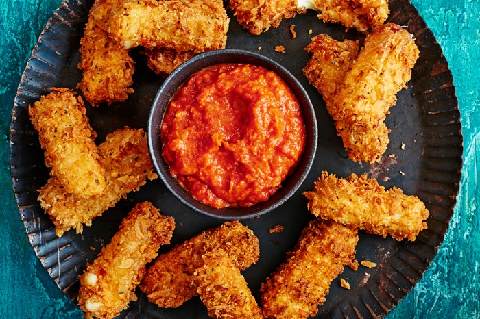 Mozzarella Dippers Recipe with Spicy Dipping Sauce Mozzarella Dippers Recipe with Spicy Dipping Sauce