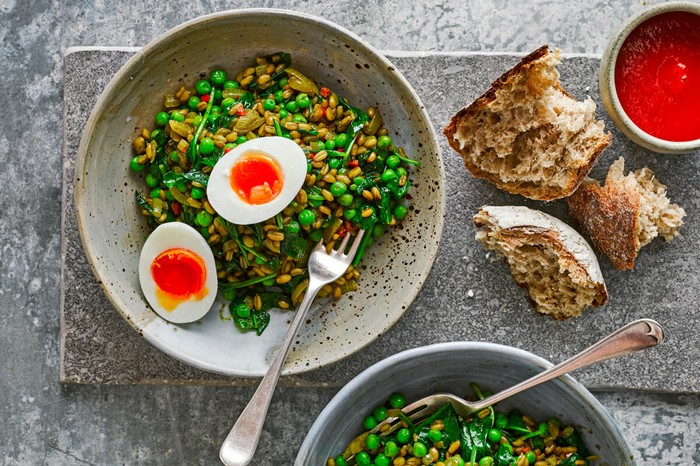 Spiced grains with peas, spinach and jammy eggs Spiced grains with peas, spinach and jammy eggs