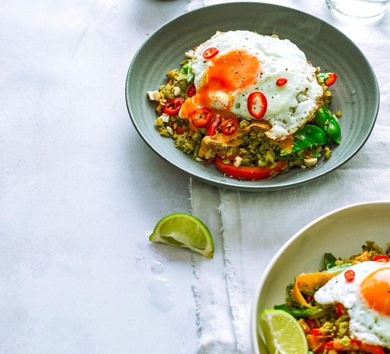 Top 10 low-calorie lunch ideas Thai style broccoli fried rice in a bowl