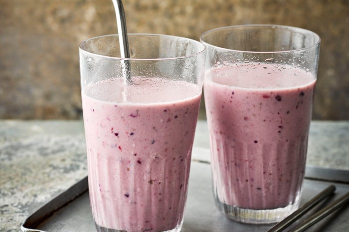 Kefir, banana, almond and frozen berry smoothie