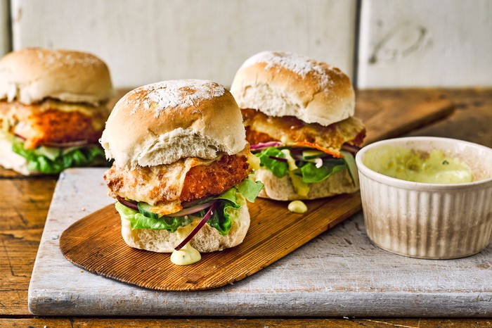 Crispy Fish Sandwich Recipe with Spicy Tartare Sauce Crispy Fish Sandwich Recipe with Spicy Tartare Sauce