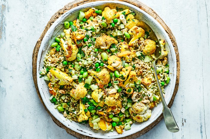 Vegan salad recipe with roasted cauliflower