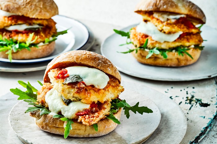 Easy Chicken Parmesan Burgers Recipe