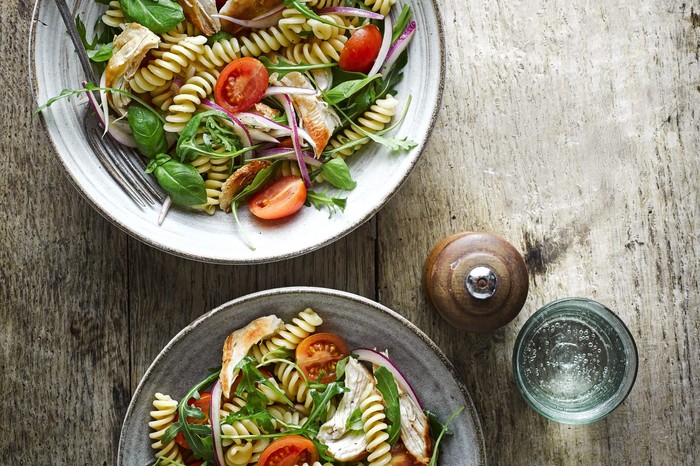 OLI_2020-EasterIssue_Healthy-ChickenPastaSalad_02906