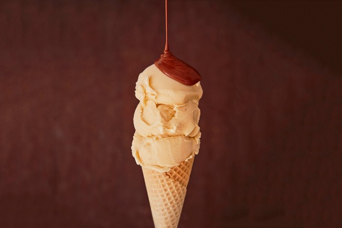 Vanilla Ice Cream Recipe with Chocolate Sauce Vanilla Ice Cream Recipe with Chocolate Sauce