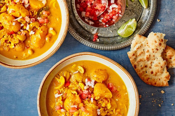 Slow-cooker cashew and potato curry Sri Lankan cashew and potato curry served in bowls