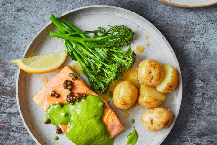 Salmon with watercress sauce