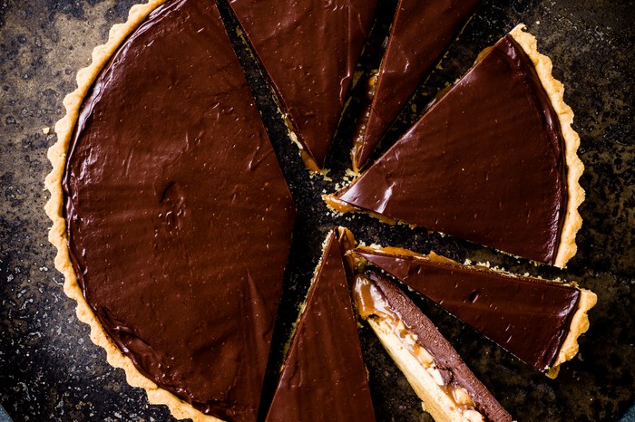 Chocolate Caramel Tart Recipe with Peanuts Chocolate Caramel Tart Recipe with Peanuts