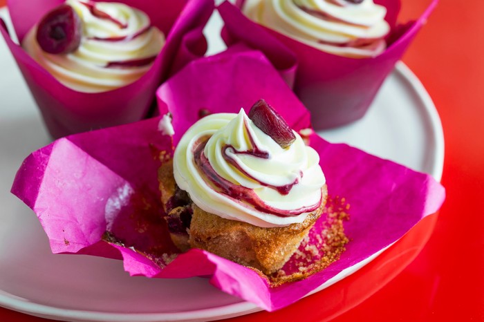 Sour cherry cakes with cream cheese frosting