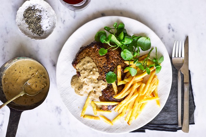 steak with creamy peppercorn steak