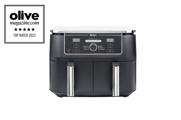 Ninja dual zone air fryer AF400UK product image with olive accreditation badge